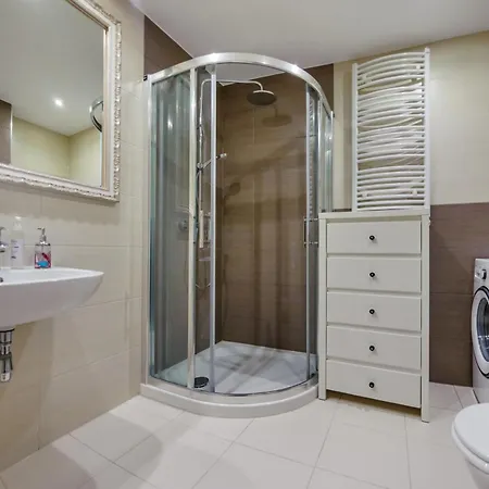 Promenada Ii, Sun & Snow *